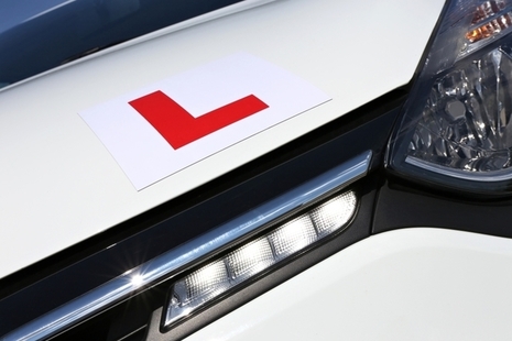 Image of an L plate on a driving school car