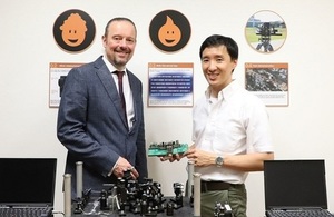 Andy Vick, Head of Disruptive Space Technologies at UK’s RAL Space with A/P Alexander Ling from CQT Singapore