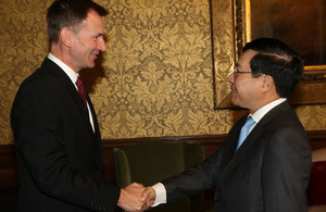 Foreign Secretary Jeremy Hunt meets Vietnamese Deputy Prime Minister Pham Binh Minh