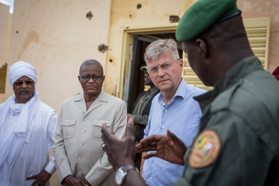 Jean-Pierre Lacroix (second from right), Under-Secretary-General for Peacekeeping Operations, meets with staff of the G5 Sahel Joint Force. (UN Photo)