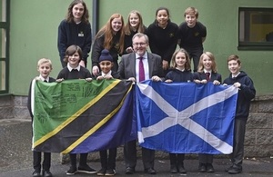 David Mundell with Towerbank Primary School pupils