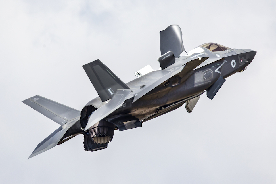 An F-35B Lightning performing a hover manoeuvre.