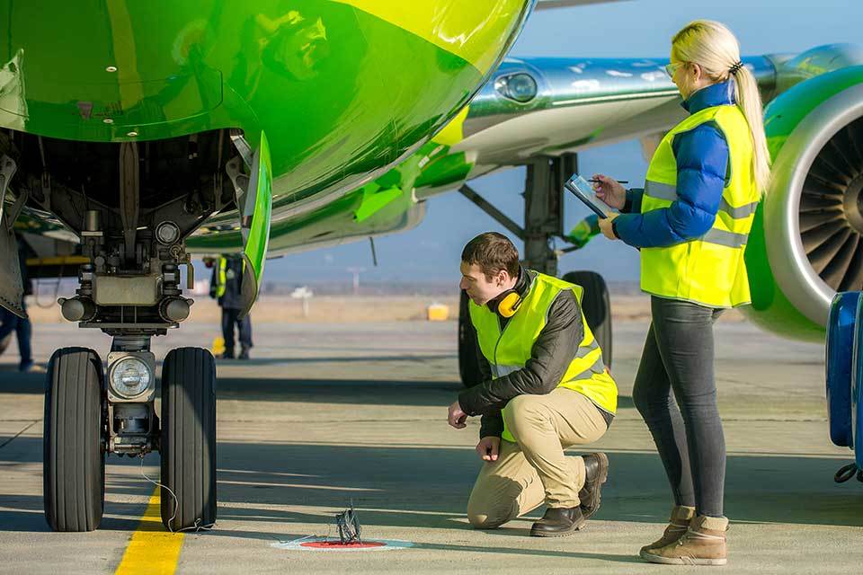Transport Minister calls on the aviation industry to address the gender gap