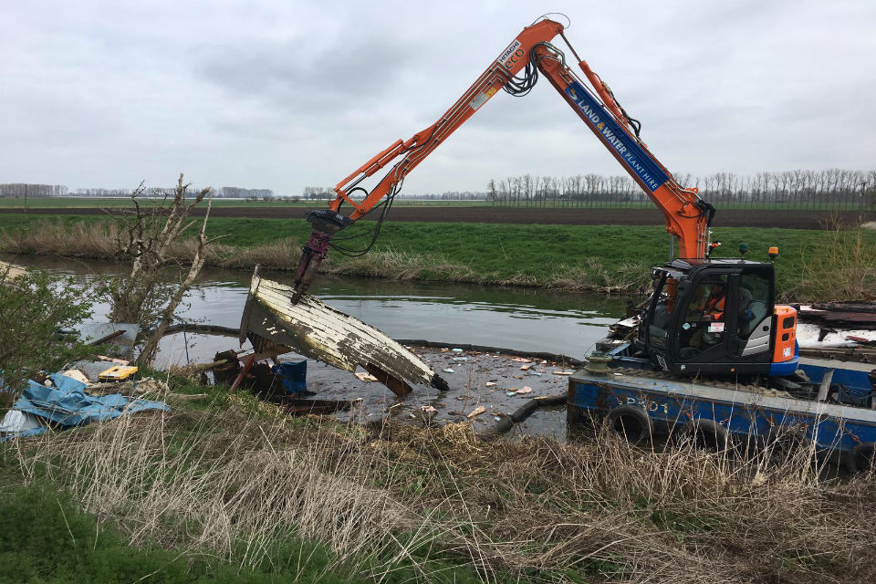 Wreck of Dunkirk rescue boat removed from River Lark