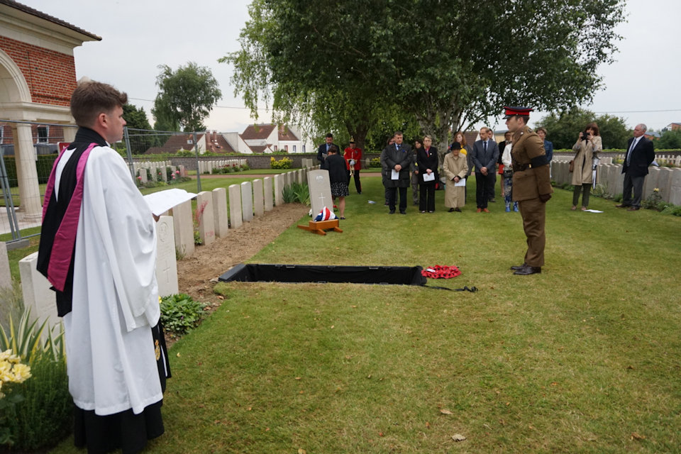 Capt David Hughes, 1st Battalion The Royal Welsh, lays a wreath at the graveside of the unknown South Wales Borderer, Crown Copyright, All rights reserved