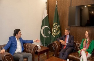 Her Majesty’s Trade Commissioner Simon Penney and Deputy High Commissioner in Karachi and Director of Trade for Pakistan, Elin Burns meeting Minister for Water Resources Muhammad Faisal Vawda