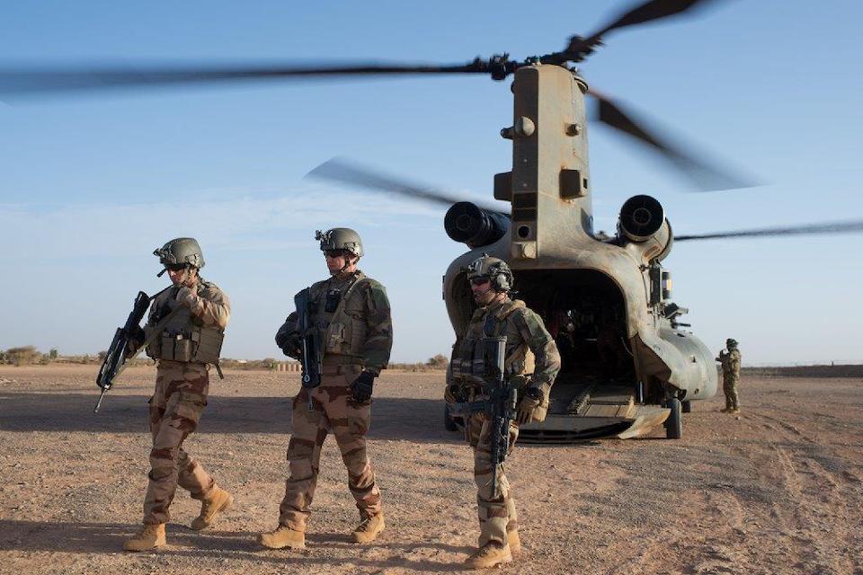 Chinooks to stay in Mali to help in fight against violent extremism