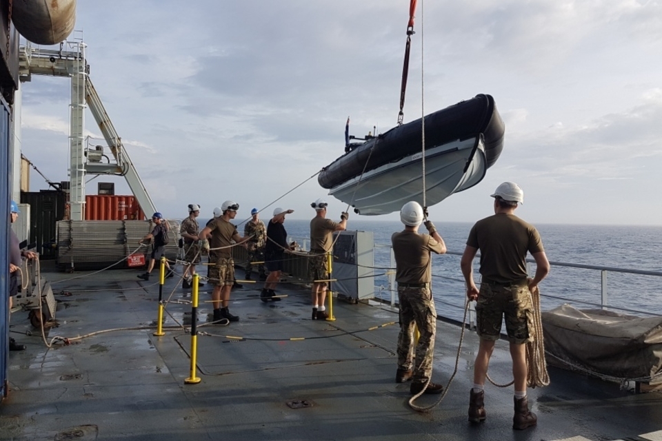 RFA Mounts Bay delivers aid to The Bahamas
