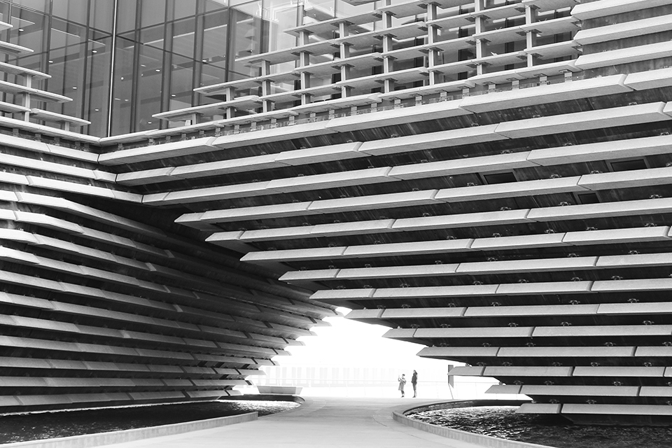 A connected UK: government extends Dundee to London flight route for another year