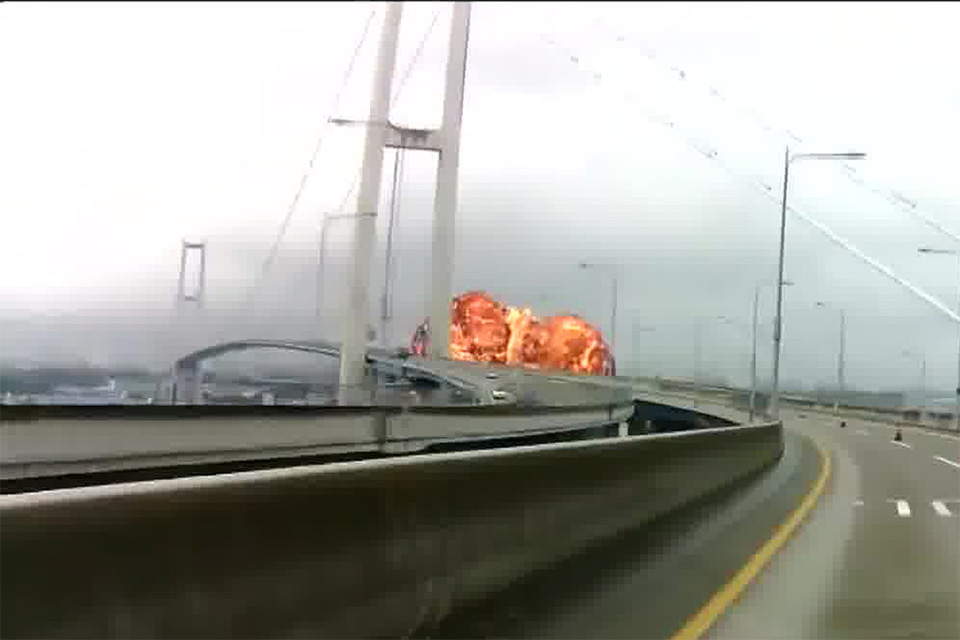 Fireball viewed from the Ulsan bridge