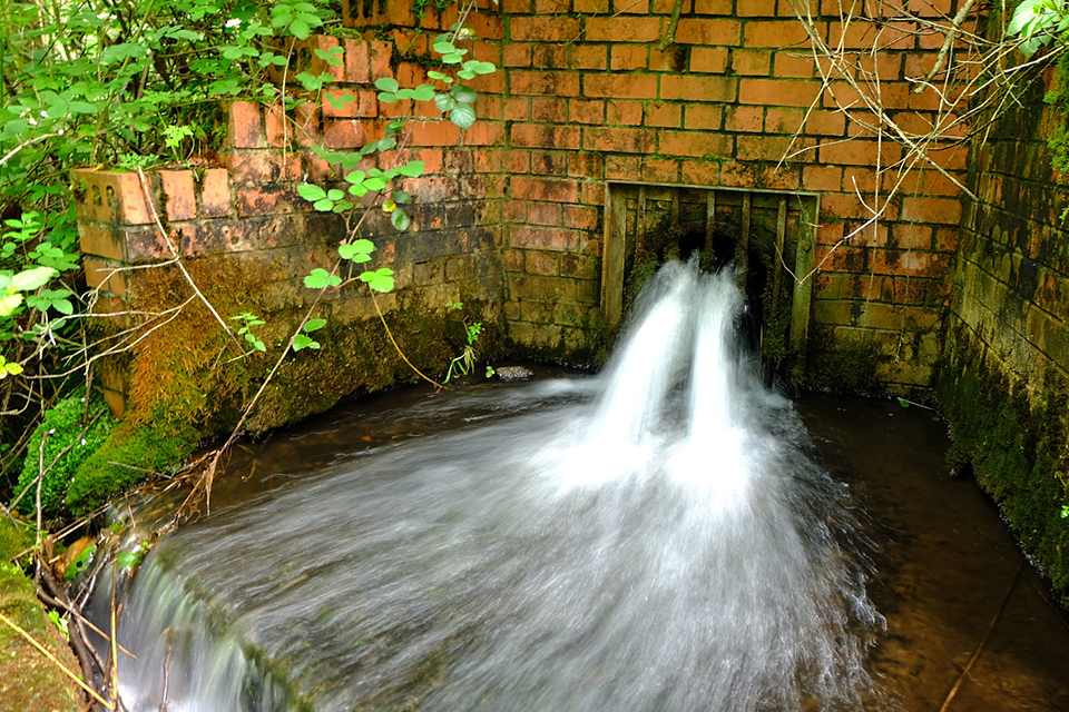 The treated water being returned to Taff Bargoed.