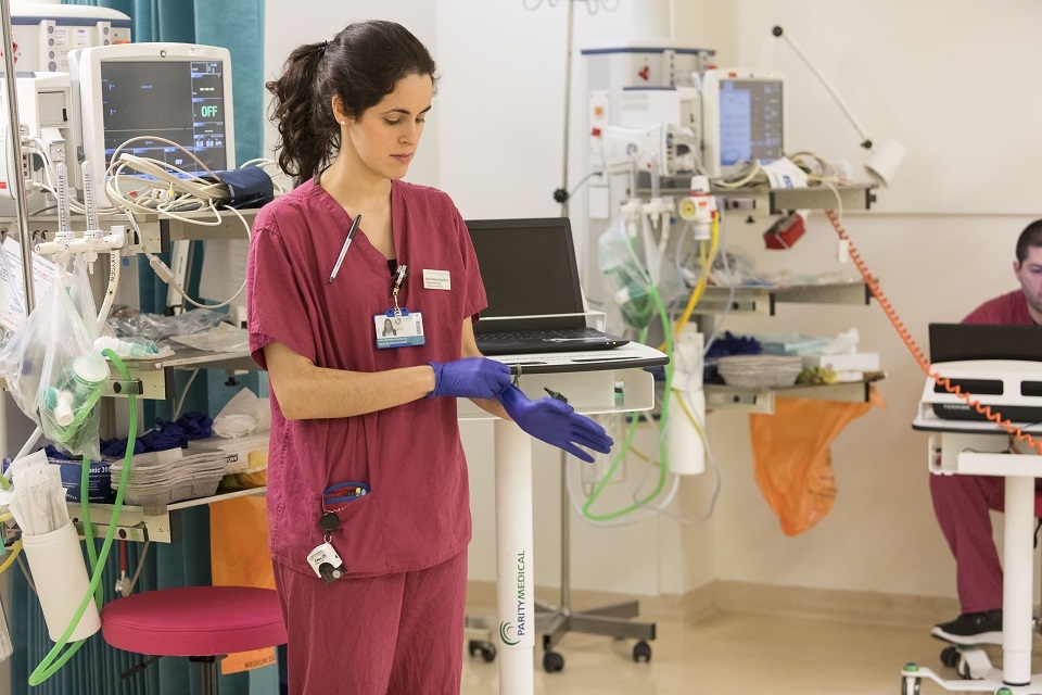 Government considers more flexible training for healthcare professionals switching discipline