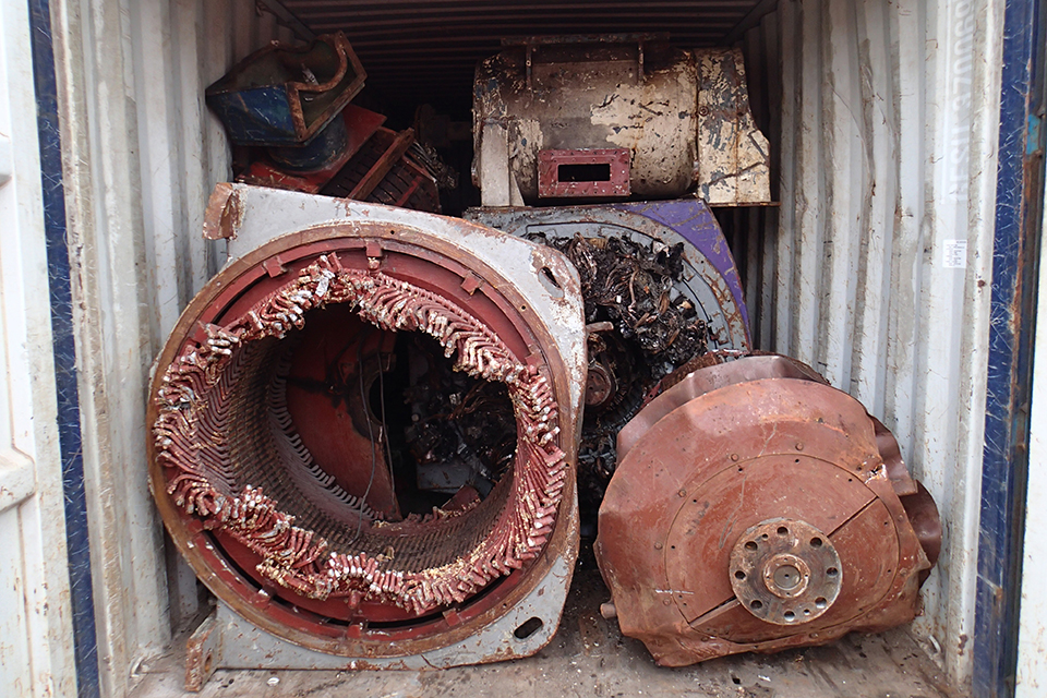An example of asymmetric loading of a container holdingheavy scrap electrical machinery.
