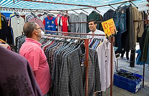 Rishi Sunak at outdoor market