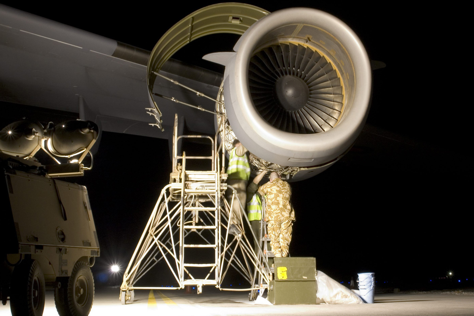Evaluating the benefit of licencing military aircraft engineers