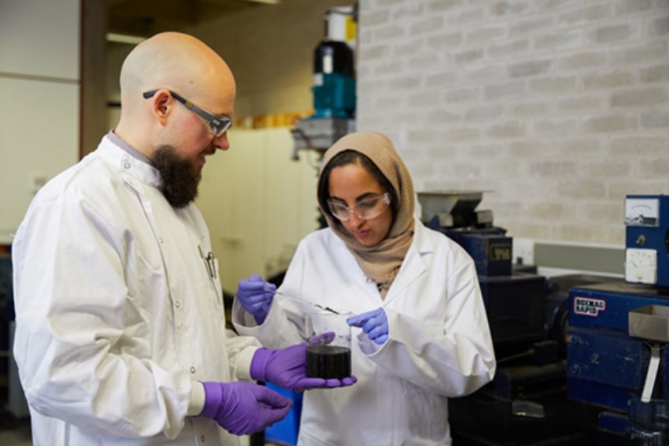 Image of 2 scientists working together in a laboratory.
