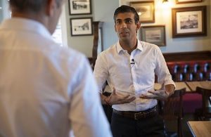 Chancellor visits a pub in London