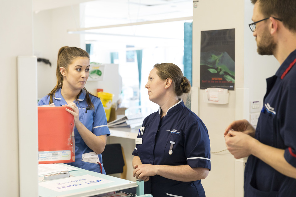 NHS nurse numbers continue to rise with 13,502 more than last year
