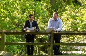 Image shows Rishi Sunak MP with Project Manager Paul Eckersley