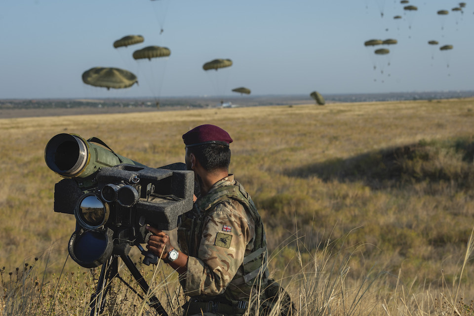 Hundreds of UK troops parachute into Ukraine for joint exercises