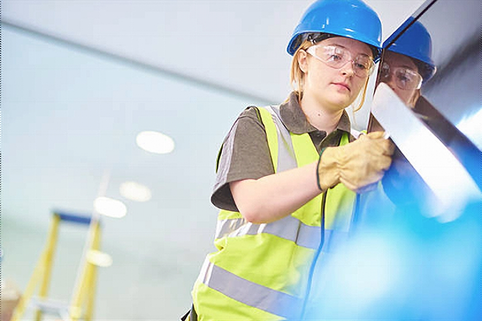 Apprenticeship system failing people from disadvantaged backgrounds