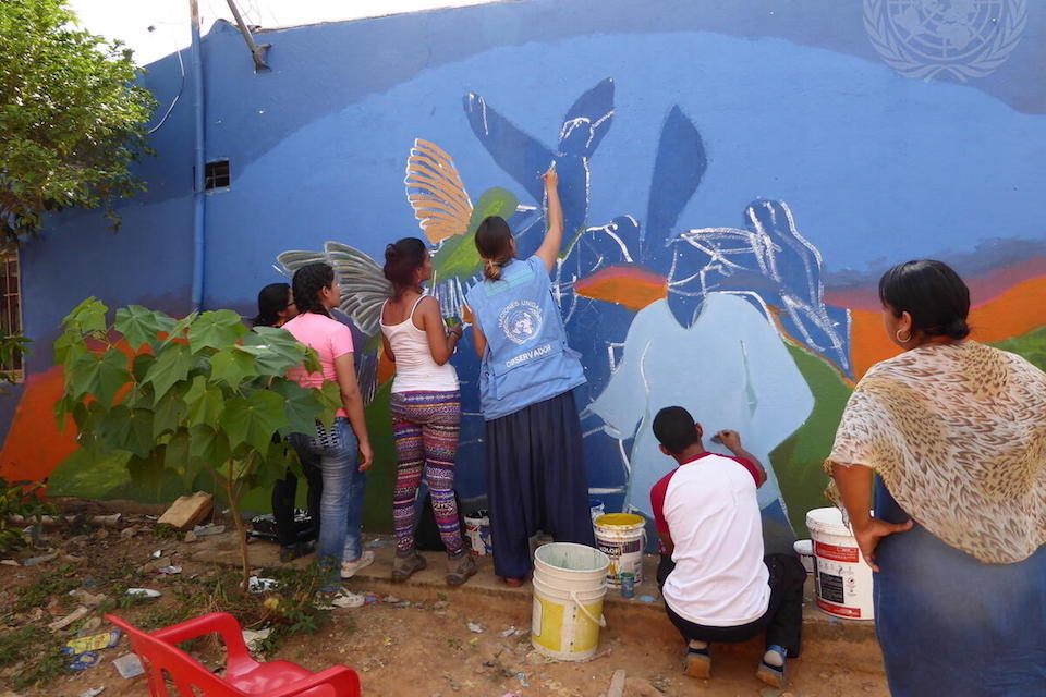 UN Verification Mission (UNVMC) participates in a project called "Paint your voice" with former combatants and local community members (UN Photo)