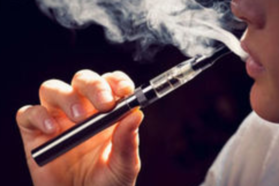 Vaping better than nicotine replacement therapy for stopping smoking, evidence suggests
