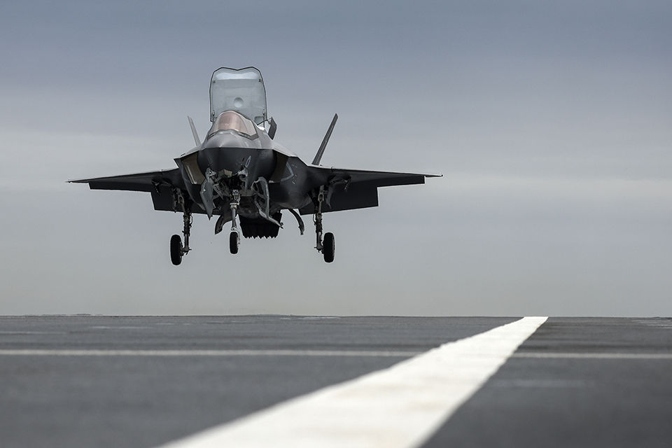 First F 35B Lightning landing on HMS Prince of Wales