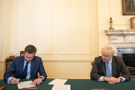 Cabinet Secretary and PM signing the Declaration on Government Reform