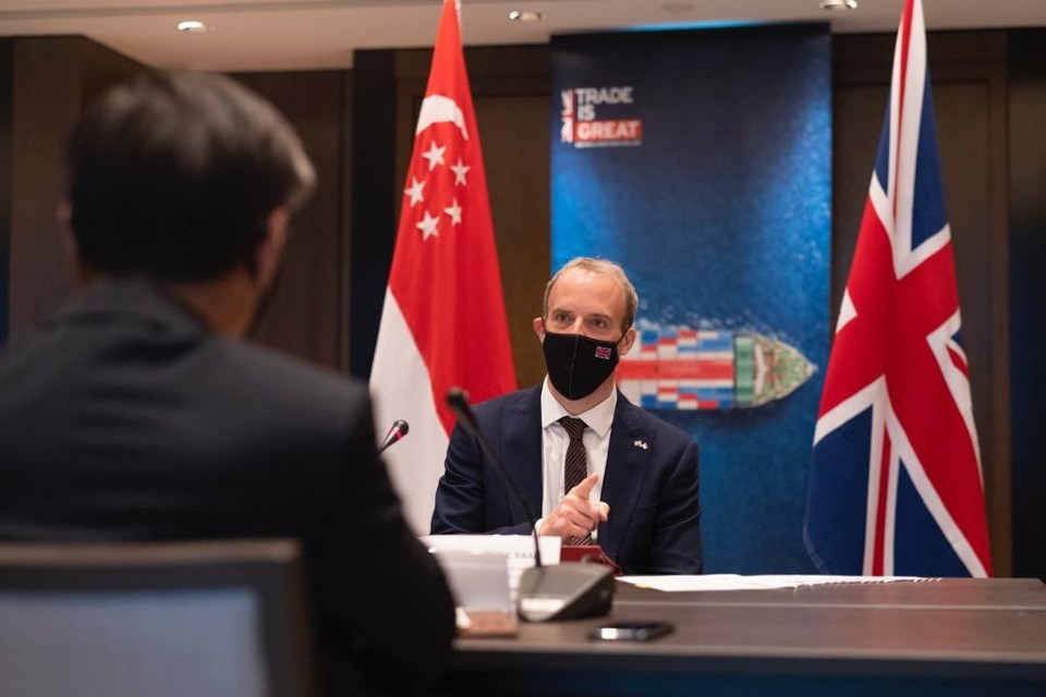 Foreign Secretary visits Singapore to strengthen bilateral climate and tech ties and announce science collaboration