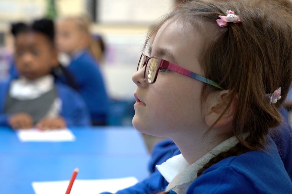 Free glasses to tackle poor eyesight and boost literacy GOV.UK