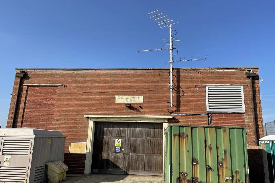 The bat antenna.