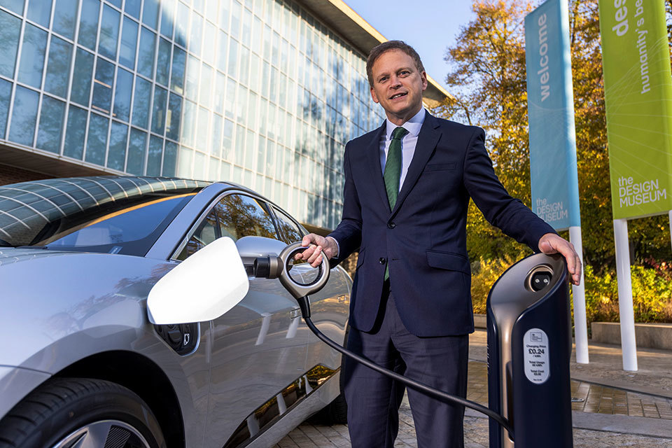 UK confirms pledge for zero-emission HGVs by 2040 and unveils new chargepoint design