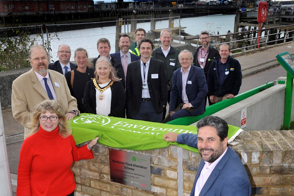 Maria Caulfield MP with Simon Moody, Environment Agency Area Director Solent & South Downs unveiling a plaque with key stakeholders.
