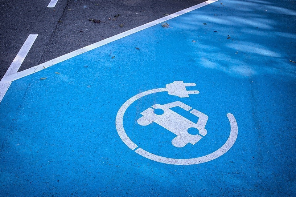 Energy Storage Systems to support EV drivers rapidly charging on England’s motorways