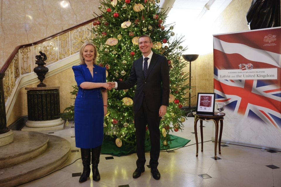 Collaboration at Christmas: Foreign Secretary signs Joint Declaration with Latvia ahead of tree lighting ceremony