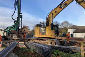 Heavy digger and piling machine