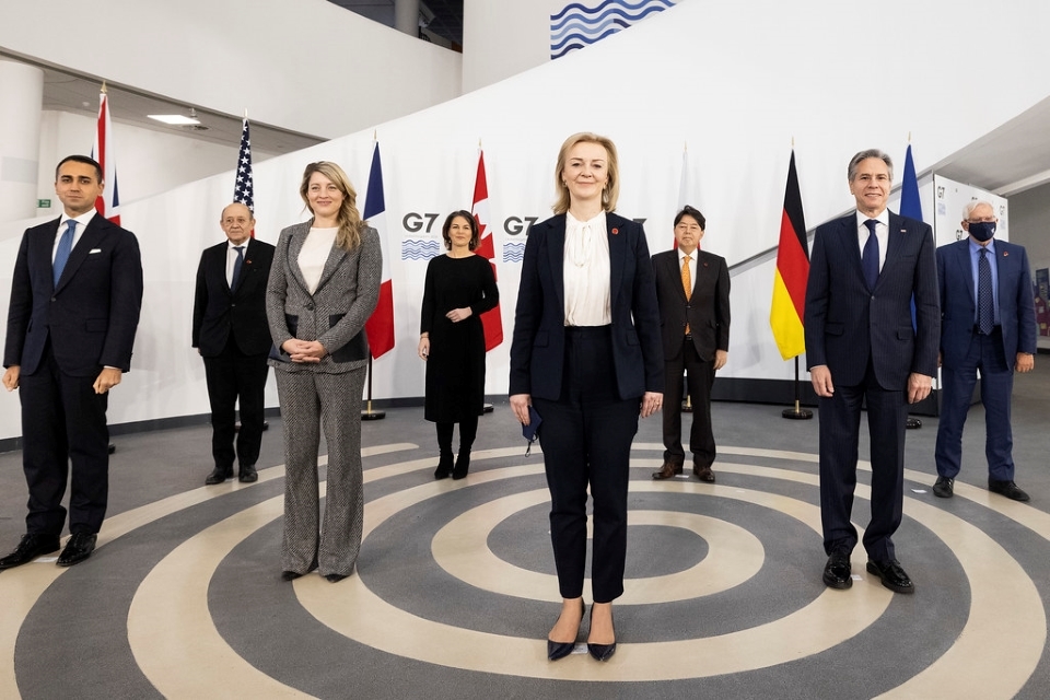 Liz Truss hosts G7 in show of unity against global aggressors