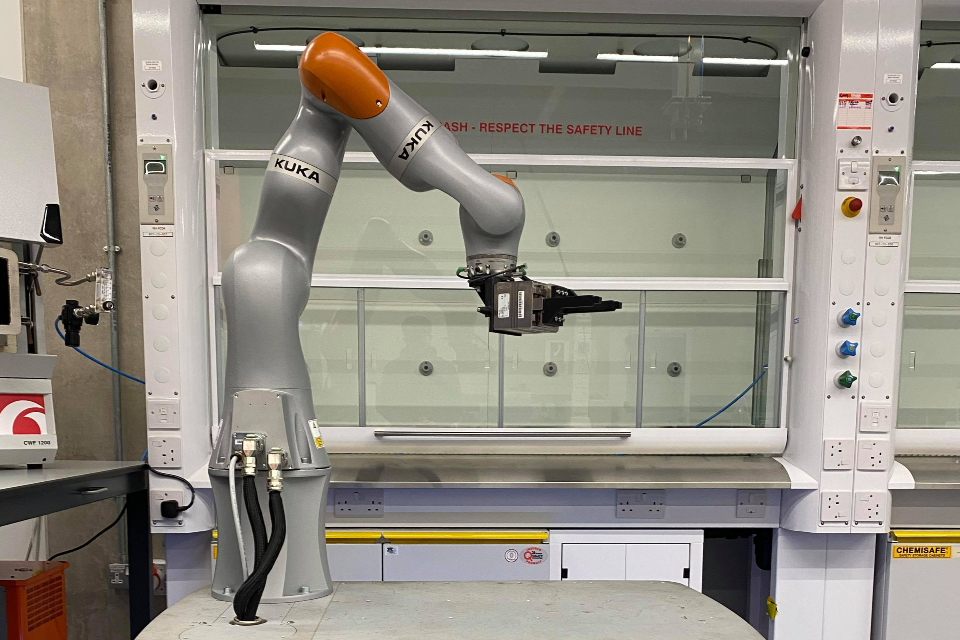 £1.02 million research funding awarded for robotic chemist project