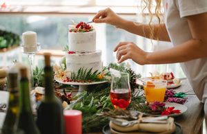 Decorating a Christmas cake