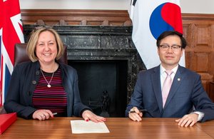 Secretary of State Anne-Marie Trevelyan and South Korean Trade Minister Yeo Han-koo