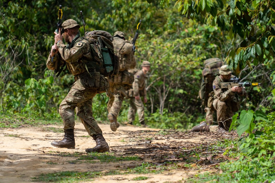 British Army trains in jungle warfare with Thai Forces