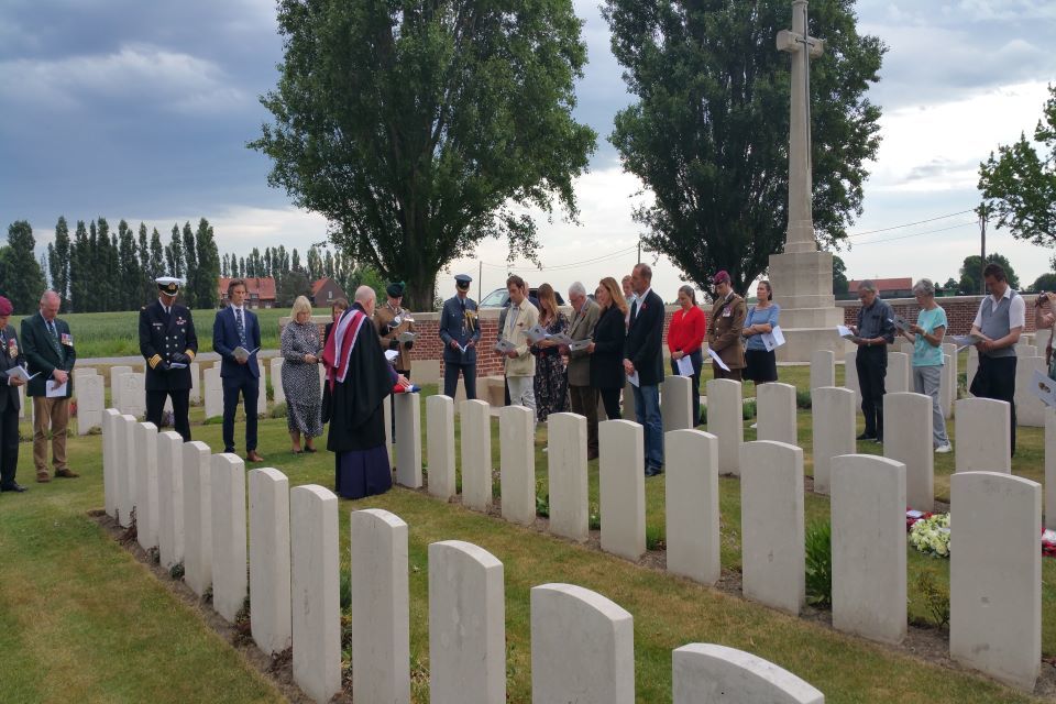 Two Irish WW1 soldiers' graves rededicated in Belgium