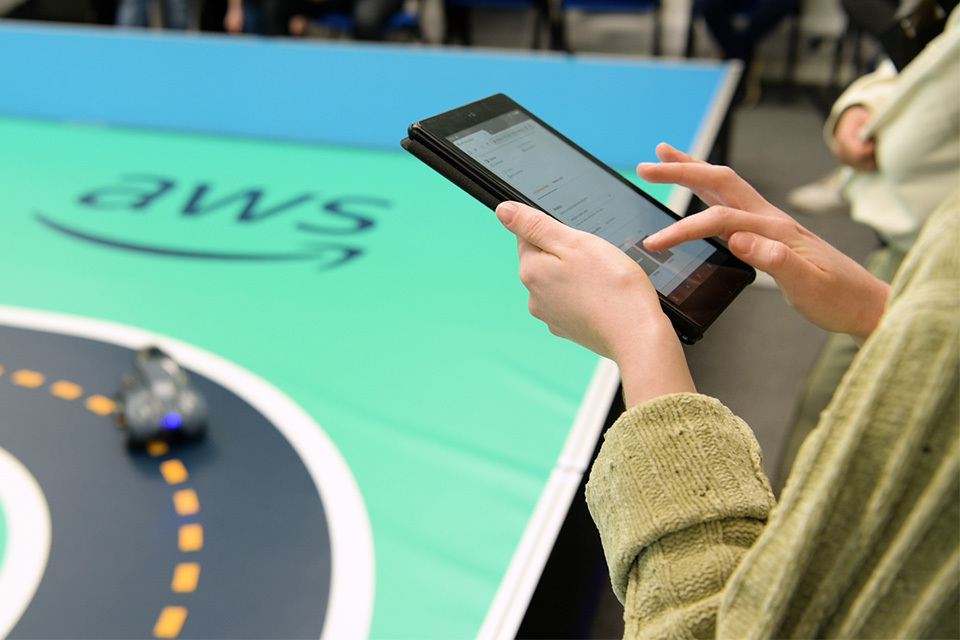 Artificial intelligence in the driving seat