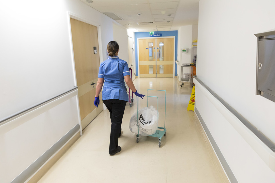 NHS staff to receive pay rise
