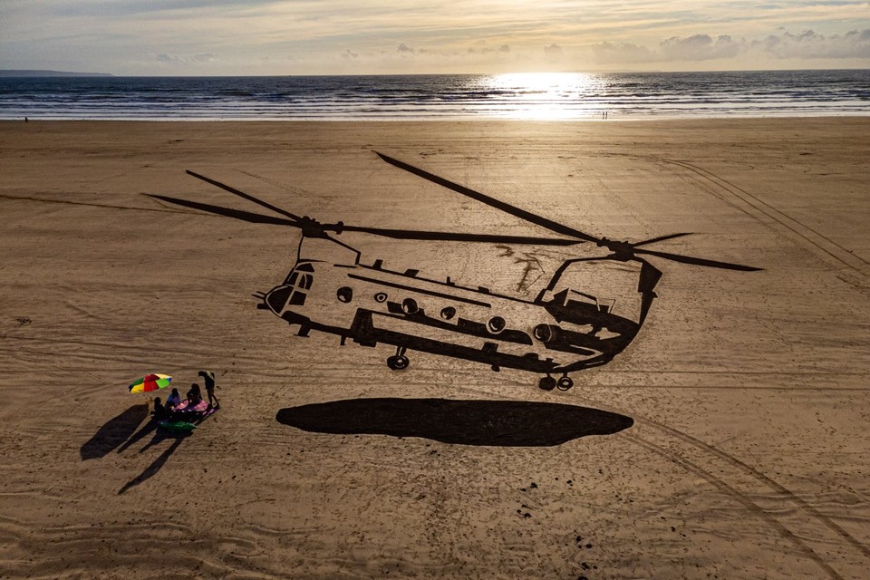Giant sand sculpture urges holidaymakers to stay safe on MOD training grounds
