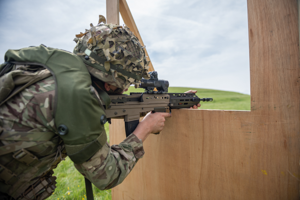 Live firing exercise tests latest soldier systems