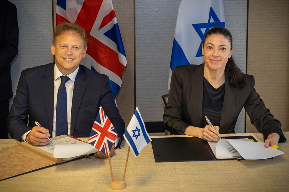 UK Transport Secretary Grant Shapps with Israeli Minister of Transport and Road Safety Merav Michaeli.