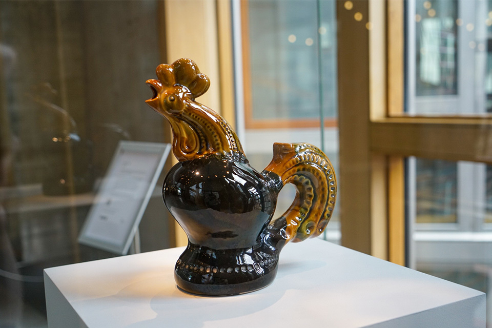 Ukrainian cockerel jug gifted to the Prime Minister goes on display to delegates at Edinburgh International Culture Summit