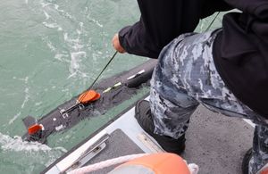 Underwater minehunting drone